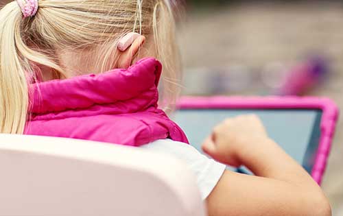 儿童助听器怎么使用？