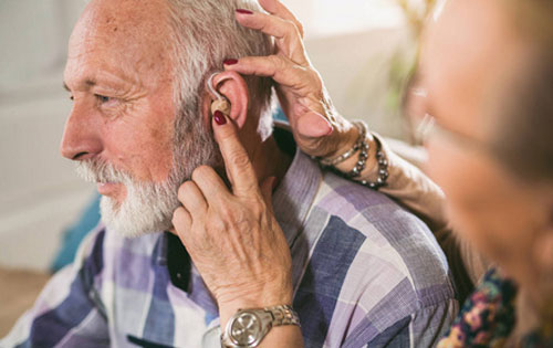 八十岁的老人用哪种助听器好?