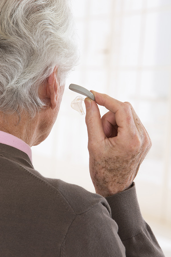 冬季戴助听器时软管里总有水珠该如何处理？3