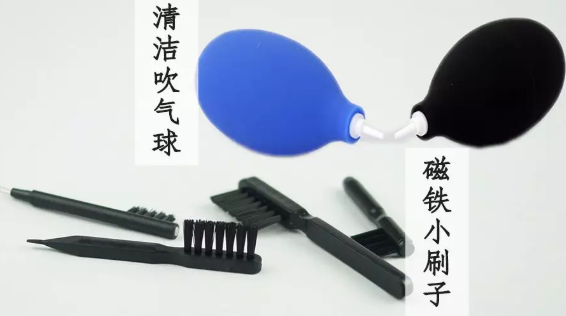 取戴助听器时应小心