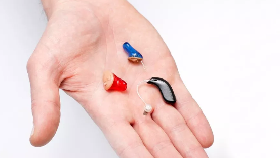 怎么根据聆听需求选择新助听器？