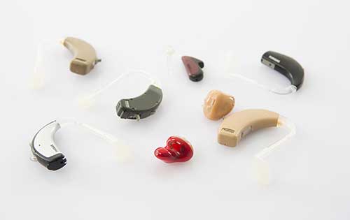 带助听器有助于提高听力能力吗？ 