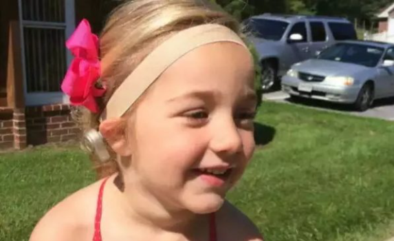 骨导助听器穿着位置　　