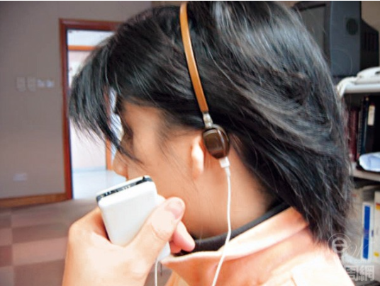 小耳症的患者或没有耳道，即使内耳健全亦无法听到声音，骨传导技术便能帮助他们。