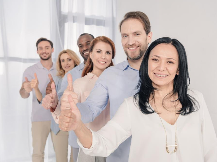 根据听损者的要求提出建议及调整，帮助他们建立对于助听器合理的期望值