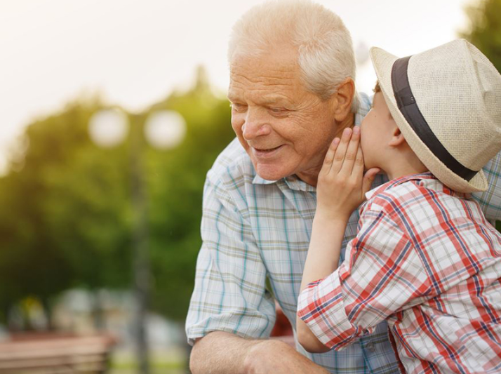 老人对频率较高的声音会听不太清楚。